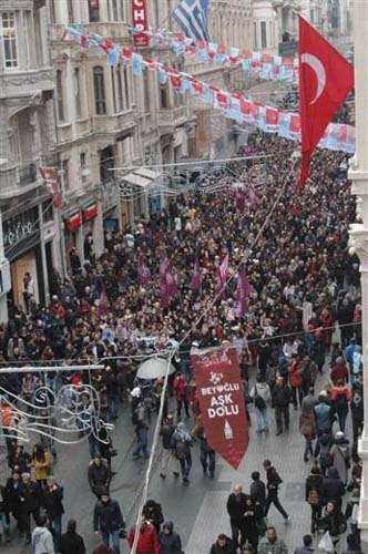 Özgecan Aslan' ın Peşinden Türkiye Ayaklandı galerisi resim 25