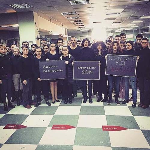 Ünlüler Özgecan Aslan Katliamını Siyah Giyerek Protesto Etti galerisi resim 8