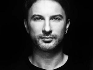 Ünlüler Özgecan Aslan Katliamını Siyah Giyerek Protesto Etti