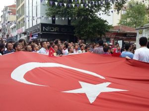 Eskiçarşı taraftar grubunun düzenlemiş olduğu şehitleri anma yürüyüşünde
