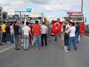 Şoförlerden Eylem! E-5 Trafiğe Kapatıldı!