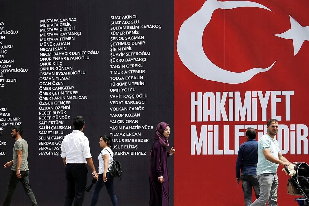 Şehitlerin isimleri Taksim Meydanı'nda galerisi resim 3