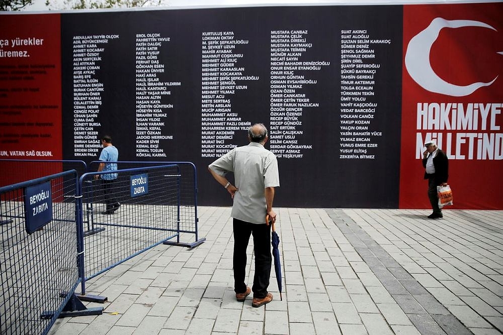 Şehitlerin isimleri Taksim Meydanı'nda galerisi resim 6