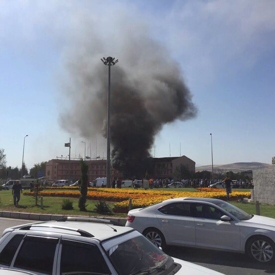 Elazığ Emniyet Müdürlüğü'ne bombalı araçla saldırı galerisi resim 6