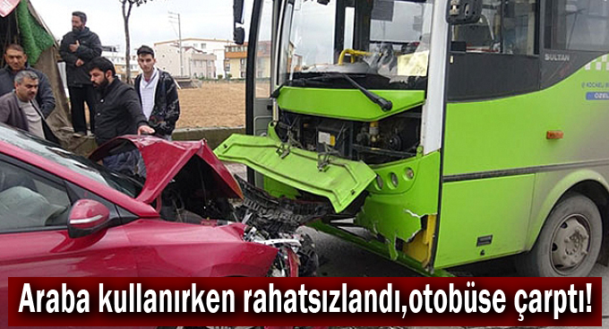 Rahatsızlanan sürücünün kullandığı otomobil halk otobüsüne çarptı