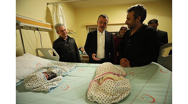 Yeni yılın ilk bebeğinin ilk ziyaretçisi Büyükakın oldu!