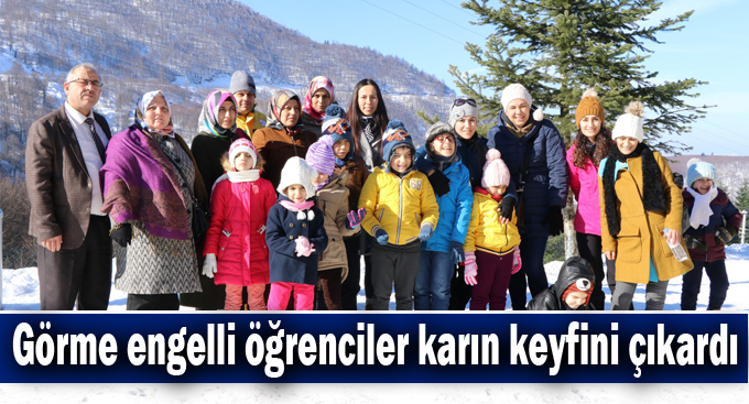 Görme engelli öğrenciler karın keyfini çıkardı