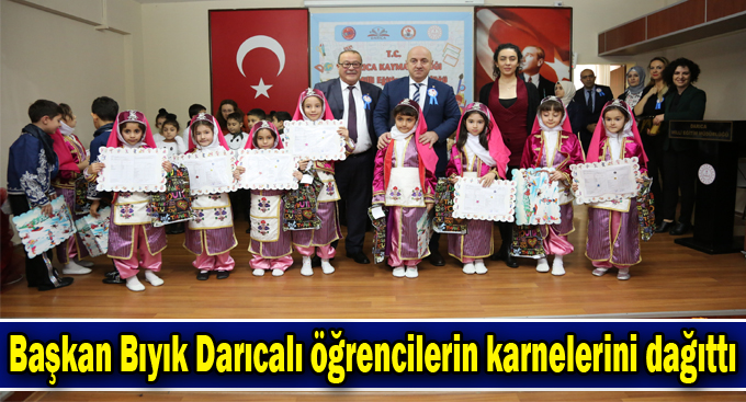 Başkan Bıyık Darıcalı öğrencilerin karnelerini dağıttı