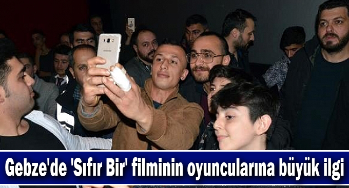 Gebze'de 'Sıfır Bir' filminin oyuncularına büyük ilgi