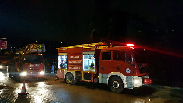 İzmit’te korkunç yangın: 1’i biri ağır 2 kişi yaralandı!