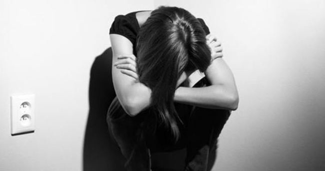 Genç kız “tecavüze uğradım” dedi, mahkeme “kızlık zarı raporu” istedi