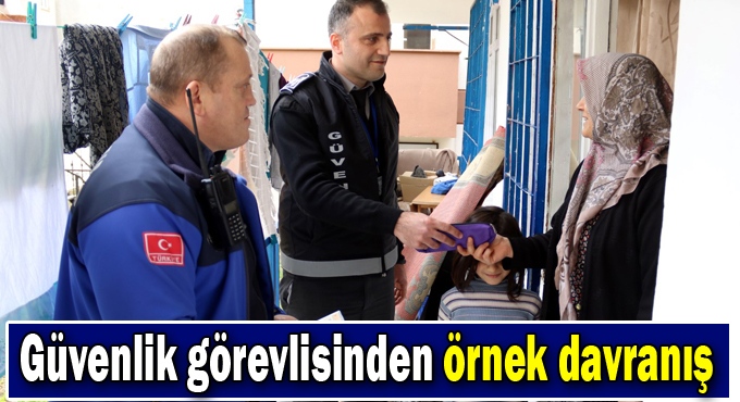 Gebze hizmet binası'nda cüzdanını düşürdü, personel teslim etti!