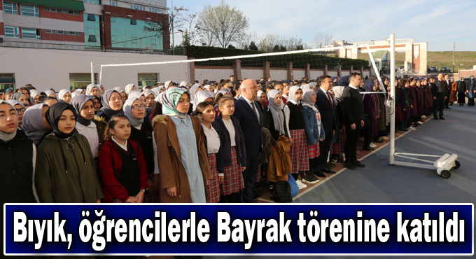 Başkan Bıyık, öğrencilerle Bayrak törenine katıldı