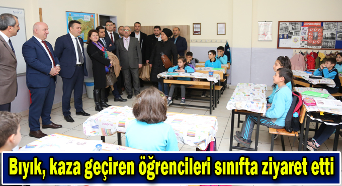 Bıyık, kaza geçiren öğrencileri sınıfta ziyaret etti