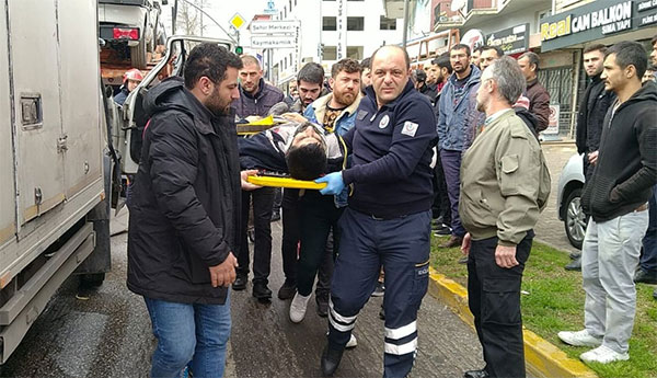 Zincirleme kazada 5 araç birbirine girdi!