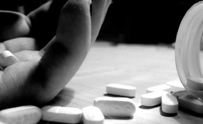 Eşini annesinin yanına gönderdi evinde intihar etti!