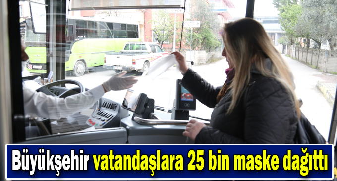 Büyükşehir vatandaşlara 25 bin maske dağıttı
