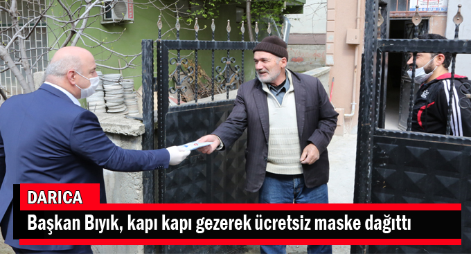 Başkan Bıyık, kapı kapı gezerek ücretsiz maske dağıttı