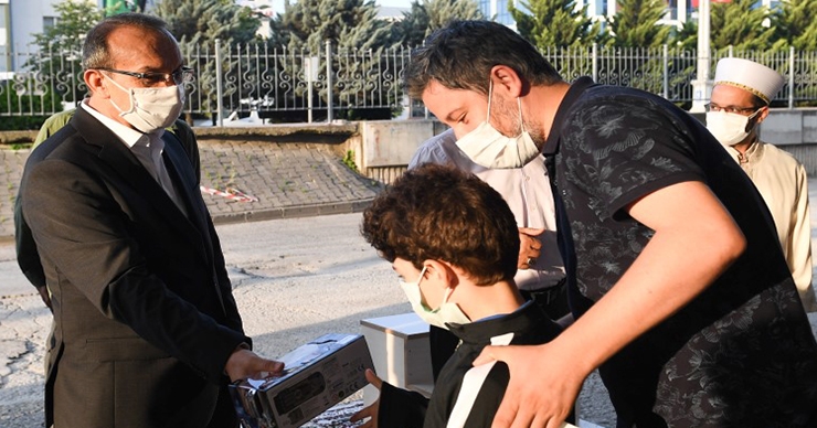 Vali Yavuz, vatandaşlarla bayramlaştı