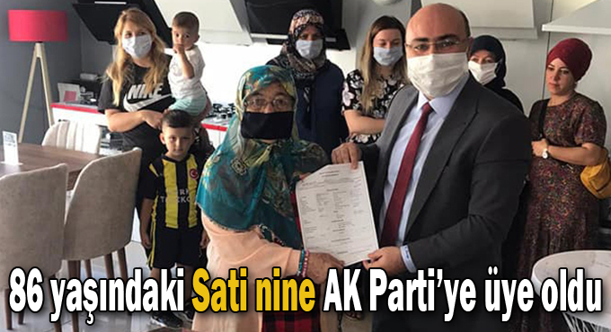 86 yaşındaki Sati nine AK Parti’ye üye oldu