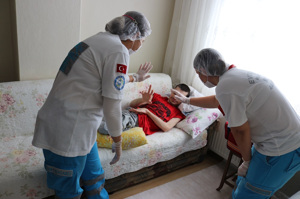 ''Kocaeli evde sağlık hizmetleri'' yüzleri güldürüyor