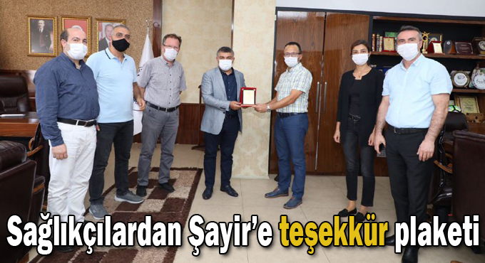 Sağlıkçılardan Başkan Şayir’e teşekkür plaketi