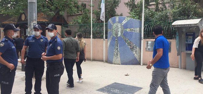 Sanat sokağındaki Atatürk maskını çaldılar
