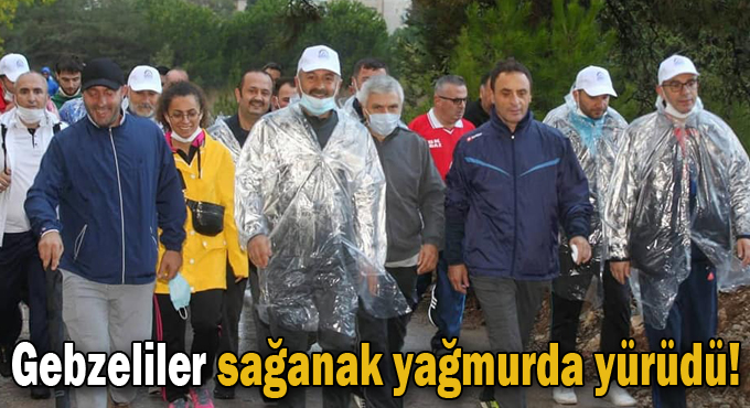 Gebzeliler sağanak yağmurda yürüdü!