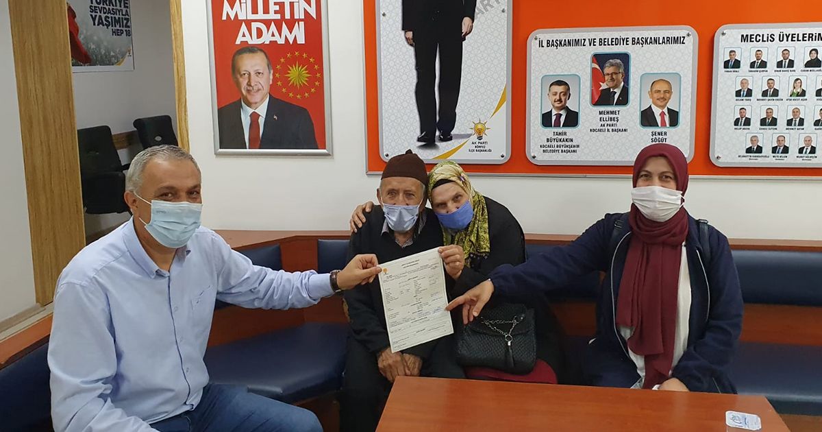 75 yaşında AK Parti'ye üye oldu