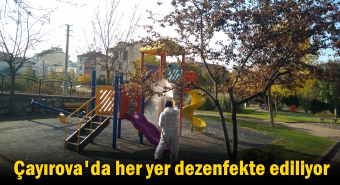 Parklar dezenfekte edildi, caddeler yıkanıyor