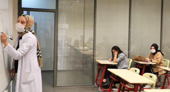 2020 yılında Akademi Liseler gençlerin uğrak yeri oldu