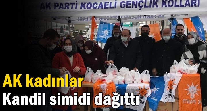 AK kadınlar Kandil simidi dağıttı