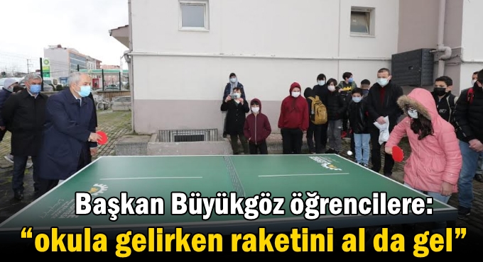 Başkan Büyükgöz öğrencilere: “okula gelirken raketini al da gel”