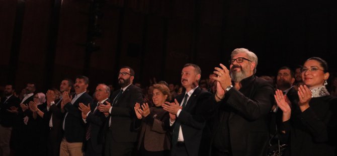 Büyükakın: Tiyatro salonlarında  buluşacağımız günleri özlemle bekliyorum