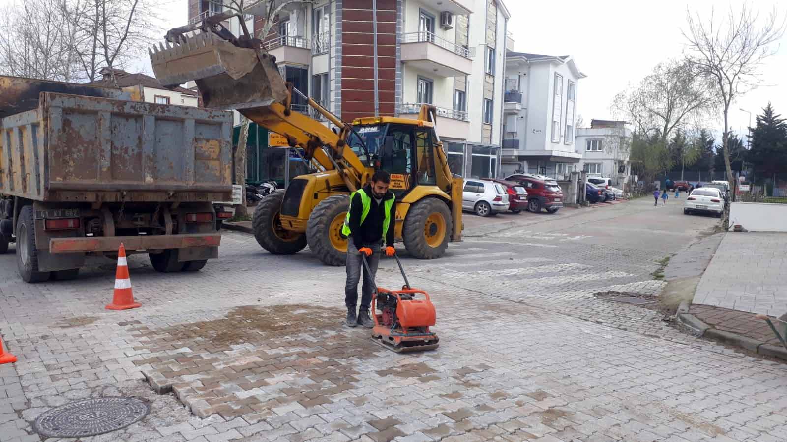 Sokağa çıkma kısıtlamasında yaya kaldırımları onarıldı