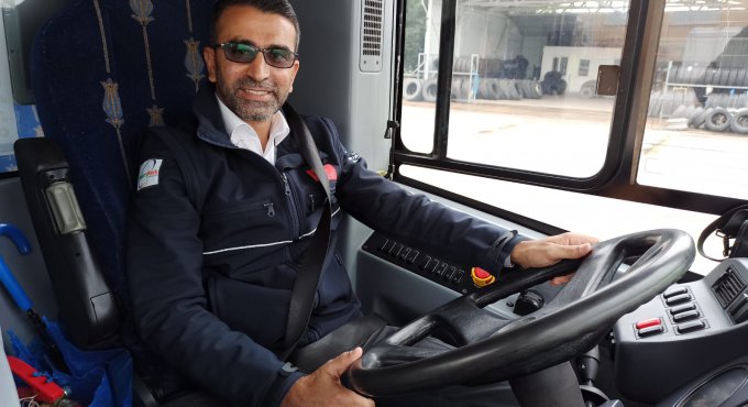 Ekmeğini iftar vaktinde yolcusu ile paylaştı