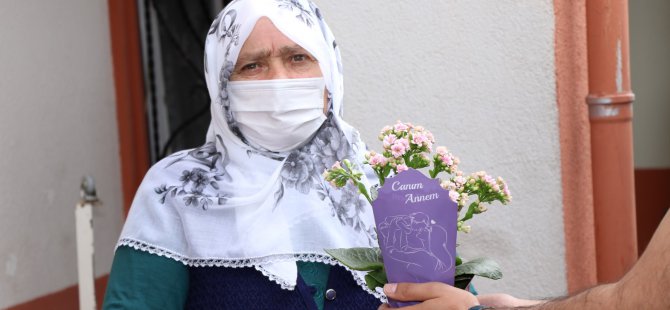 Mesafeleri Büyükşehir kaldırdı, çiçekler annelere ulaştırıldı