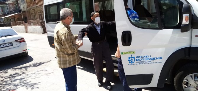 Kocaeli Zabıtası kaybolan vatandaşı ailesine teslim etti