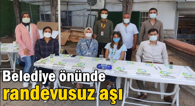 Belediye önünde randevusuz aşı