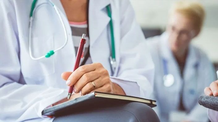 Aile hekimleri yönetmeliğe karşı iş bıraktı!