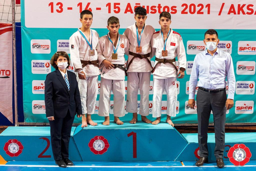 Büyükşehir Kağıtsporlu judocular gelecek için umut verdi