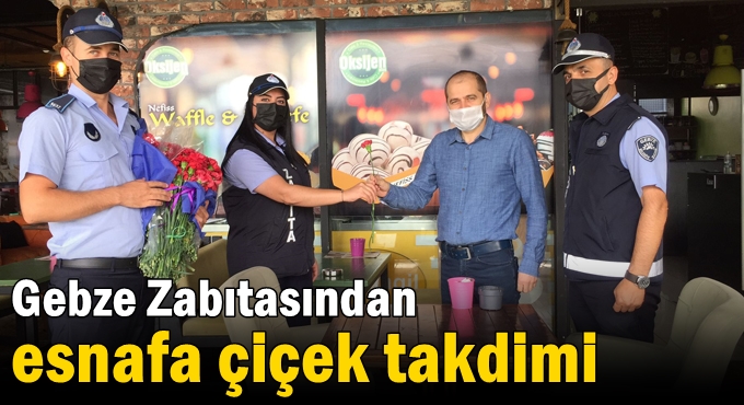 Gebze Zabıtasından Esnafa Çiçek Takdimi