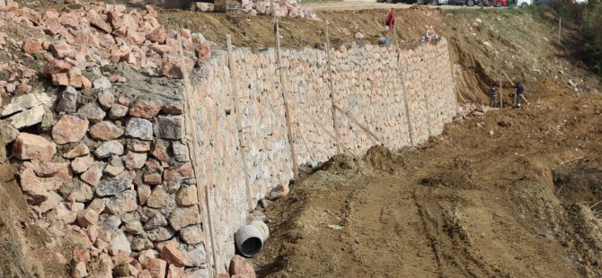 İzmit Belediyesi, Gündoğdu’ya  istinat duvarı yapıyor