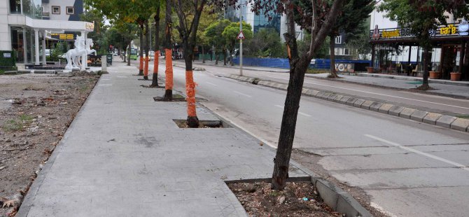 İzmit Demokrasi Bulvarında baskı beton kaldırımları yapıldı