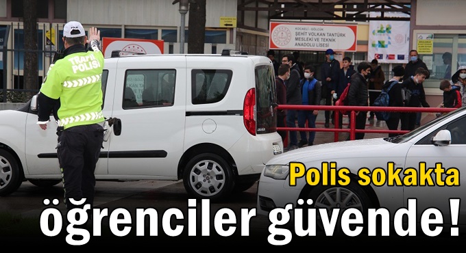 Polis sokakta öğrenciler güvende!