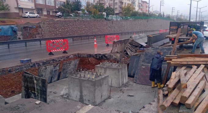 Tramvay inşaatı yağmura rağmen devam ediyor