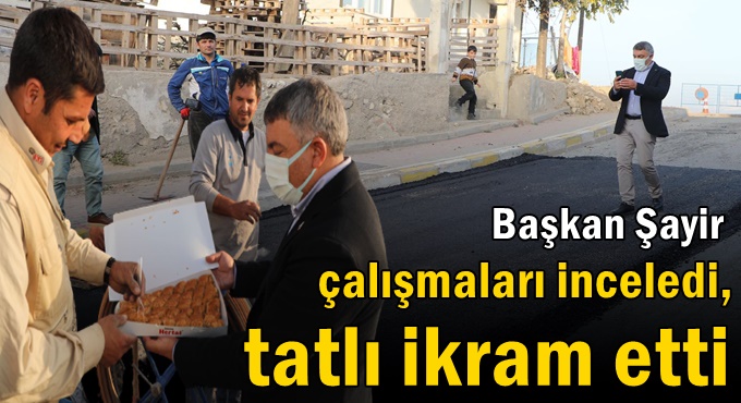 Şayir çalışmaları inceledi,tatlı ikram etti