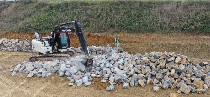 İzmit kent mezarlığında istinat duvarı çalışması