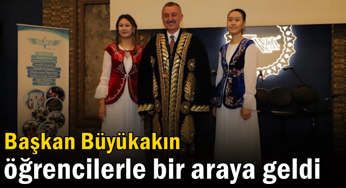 Başkan Büyükakın farklı ülke öğrencileriyle aynı sofrada buluştu