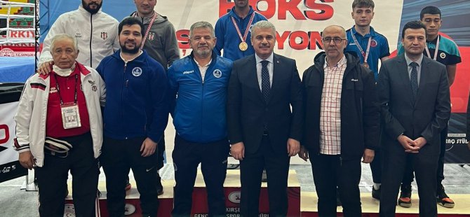 Başarılı eldivenler kürsünün zirvesinde